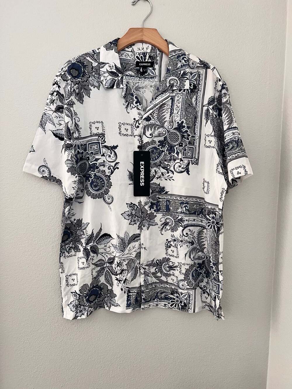 EXPRESS White & Blue Floral Paisley Print Short Sleeve Camp Shirt